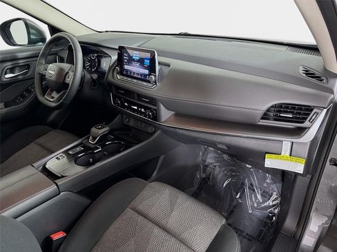 Certified 2026 Nissan Rogue SV FWD image 27
