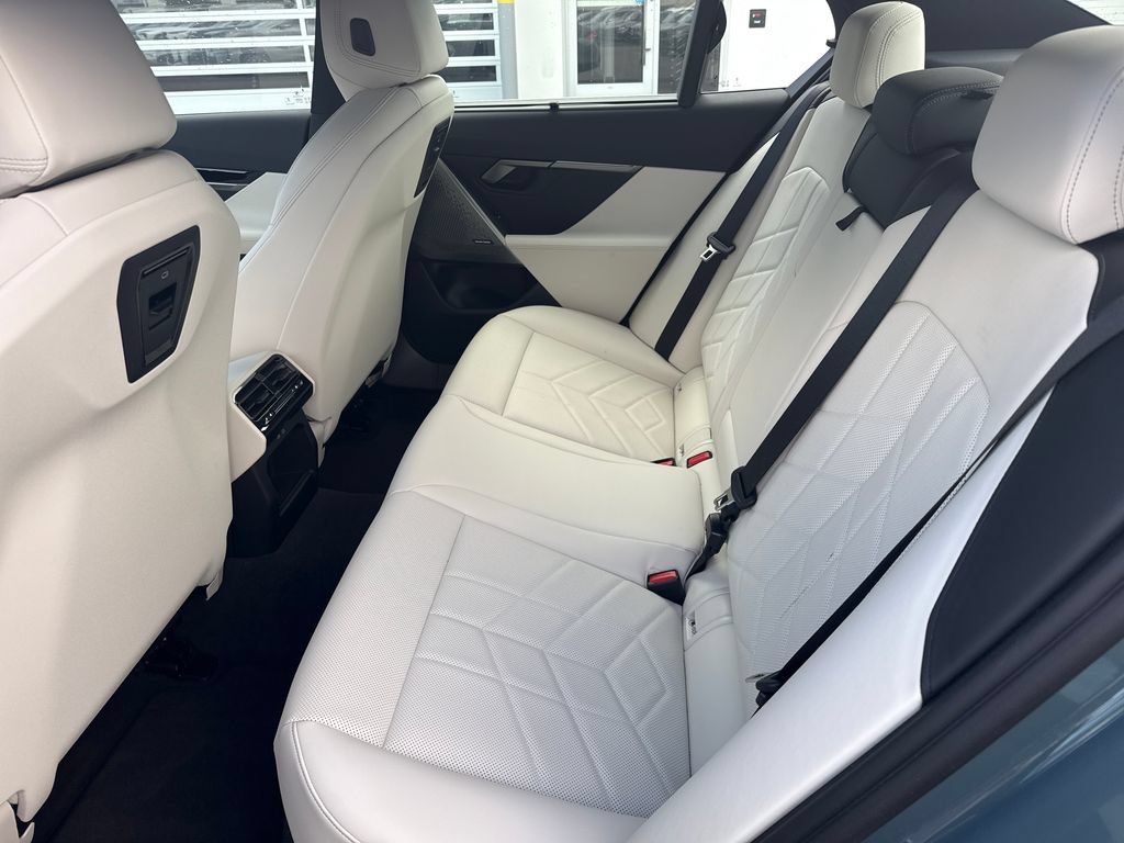 Certified 2025 BMW 530i xDrive w/ Executive Package AWD/4WD image 10