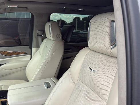 Used 2023 Cadillac Escalade ESV Sport Platinum w/ LPO, ONYX Package AWD/4WD image 12