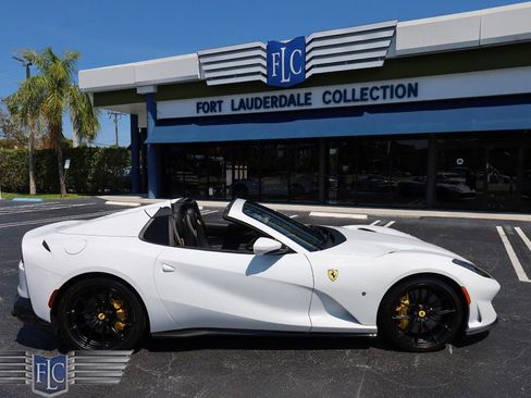Used 2022 Ferrari 812 GTS image 16