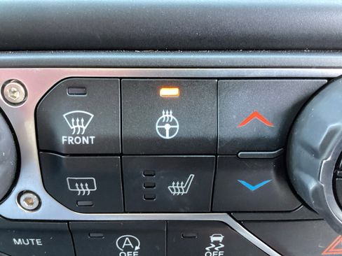 Used 2023 Jeep Gladiator Overland image 30