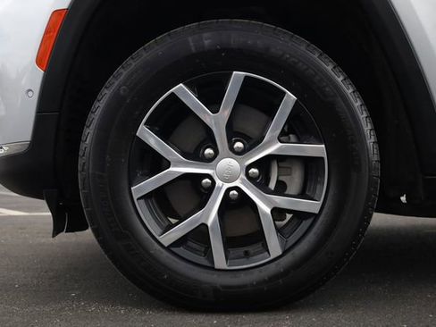 Used 2024 Jeep Grand Cherokee L Limited w/ Luxury Tech Group II image 9