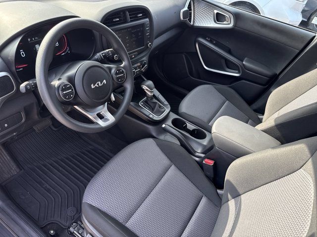 Used 2025 Kia Soul LX w/ LX Technology Package FWD image 11