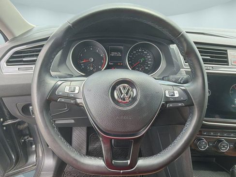 Used 2018 Volkswagen Tiguan SE w/ Panoramic Sunroof Package AWD/4WD image 15