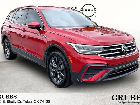 Used 2022 Volkswagen Tiguan SE FWD image 1