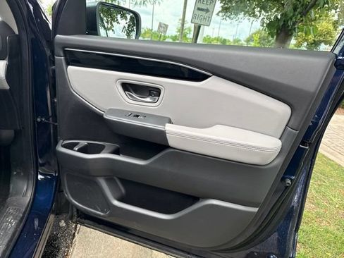 Used 2025 Honda Pilot Touring image 18