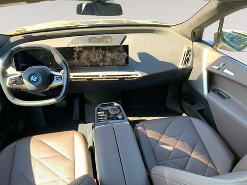 Used 2024 BMW iX xDrive50 w/ Premium Package AWD/4WD image 10