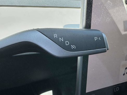 Used 2022 Tesla Model Y Long Range AWD/4WD image 23