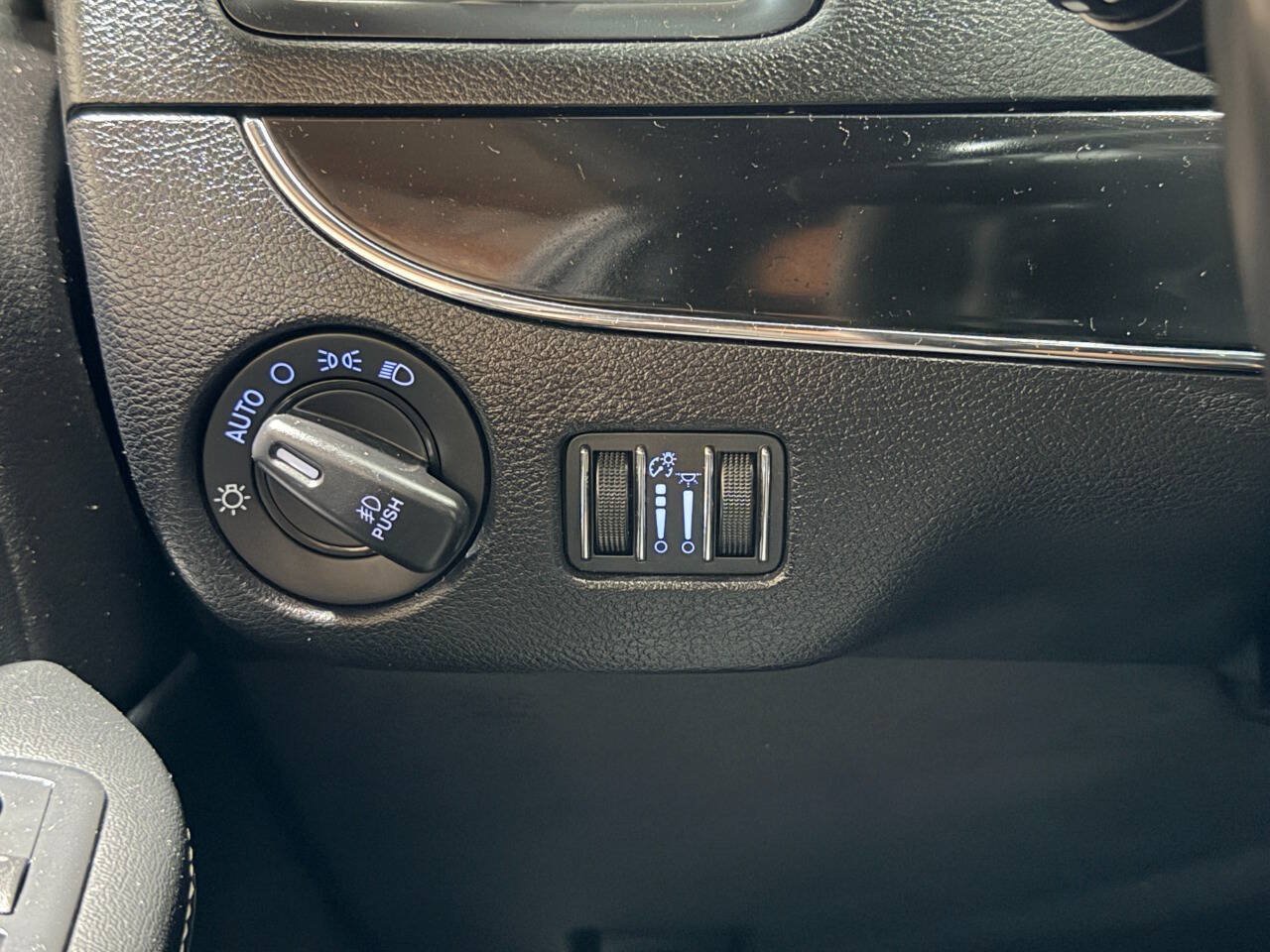 Used 2016 Dodge Grand Caravan SXT FWD image 35