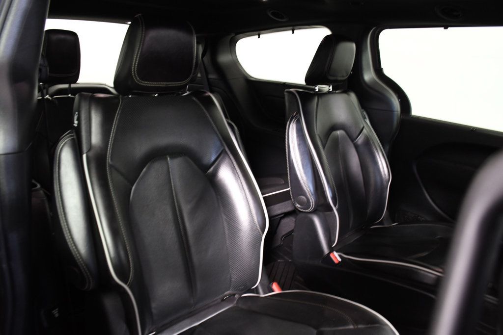 Used 2022 Chrysler Pacifica Limited w/ Uconnect Theater Family Group FWD image 21