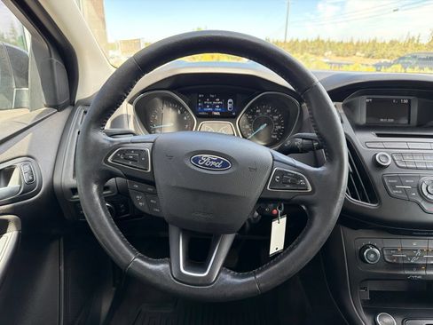 Used 2017 Ford Focus SE w/ Cold Weather Package FWD image 11