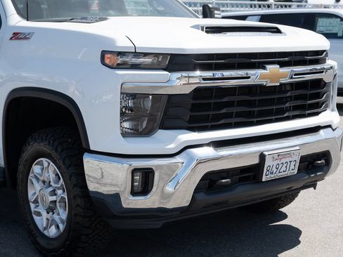 Used 2024 Chevrolet Silverado 2500 LT w/ Convenience Package AWD/4WD image 10