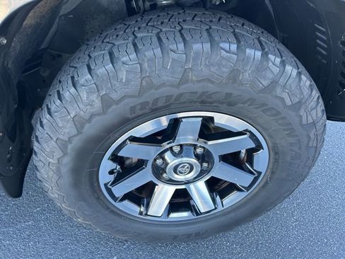 Used 2017 Toyota 4Runner TRD Off-Road image 13