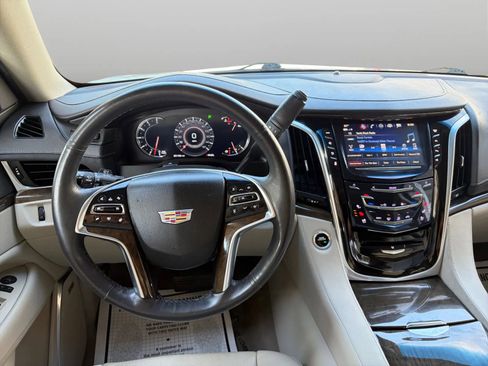 Used 2018 Cadillac Escalade Luxury AWD/4WD image 29