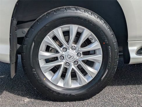 Used 2023 Lexus GX 460 Premium image 12