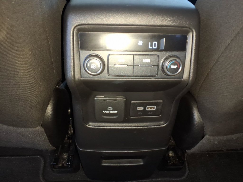 Used 2020 GMC Acadia SLE w/ Driver Convenience Package FWD image 16