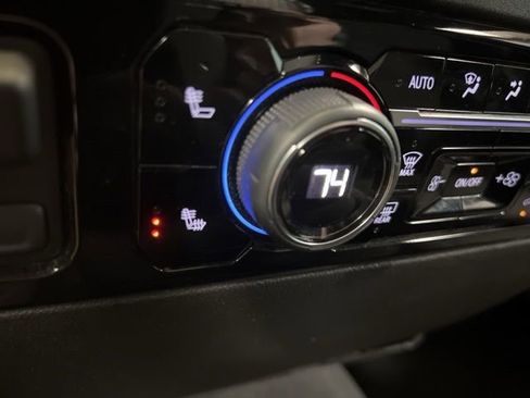 Used 2025 Chevrolet Silverado 2500 LT w/ Convenience Package image 38