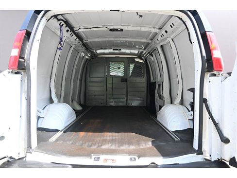 Used 2017 Chevrolet Express 3500 RWD image 13
