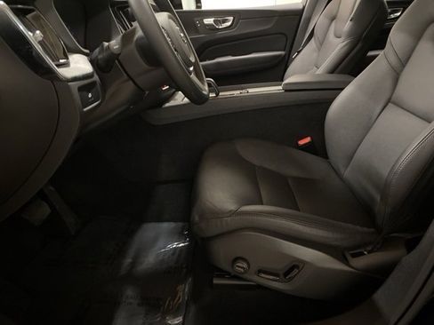 Used 2025 Volvo XC60 B5 Plus image 67