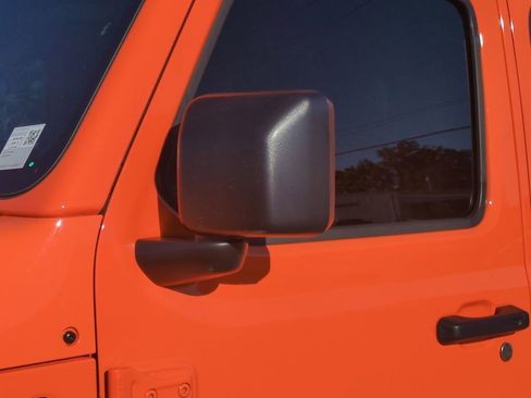 Used 2025 Jeep Gladiator Mojave w/ Safety Group AWD/4WD image 19