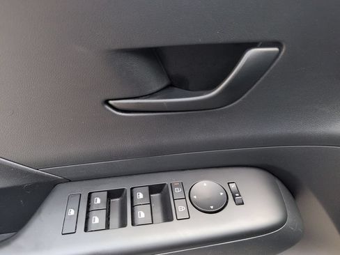 Used 2025 Hyundai Kona SEL FWD image 13