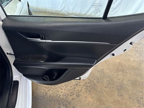 Used 2024 Toyota Camry SE image 23