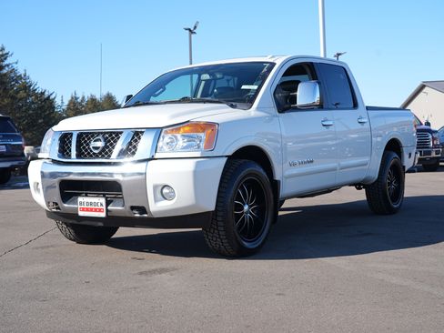 Used 2015 Nissan Titan SL w/ SL Moonroof Package image 7