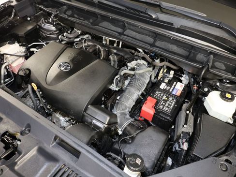 Used 2020 Toyota Highlander XLE FWD image 33