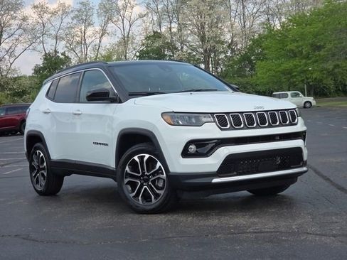 Used 2024 Jeep Compass Limited w/ Sun and Sound Group AWD/4WD image 2