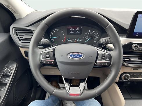 Used 2022 Ford Escape SE w/ Cold Weather Package image 18