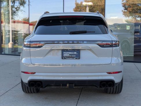 Used 2022 Porsche Cayenne Turbo S image 10