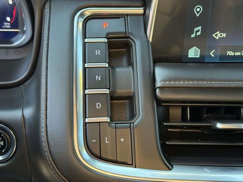 Certified 2023 Chevrolet Suburban High Country image 12