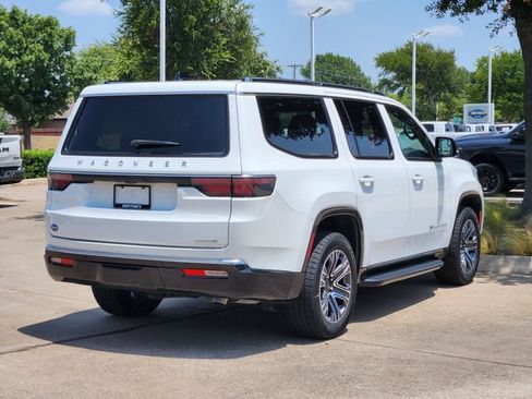 Used 2024 Jeep Wagoneer Series II w/ Flexible Seating Group RWD image 7