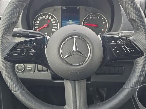 Used 2025 Mercedes-Benz Sprinter 2500 image 25