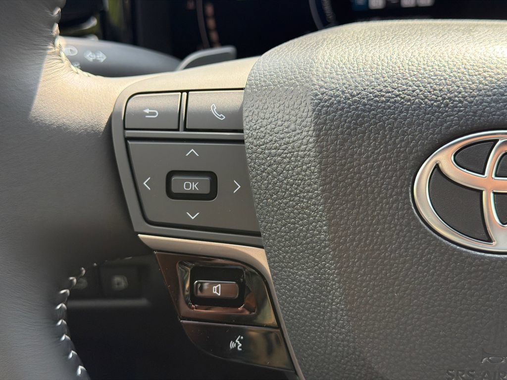New 2026 Toyota Camry Hybrid FWD image 30