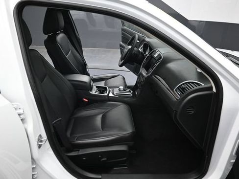 Used 2022 Chrysler 300 Touring L w/ Popular Equipment Group AWD/4WD image 33