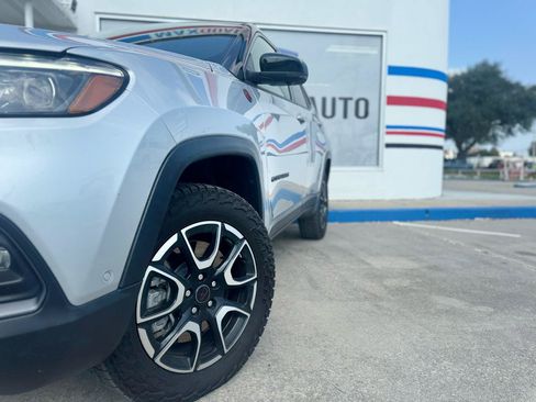Used 2025 Jeep Compass Trailhawk w/ Trailhawk Elite Group AWD/4WD image 6