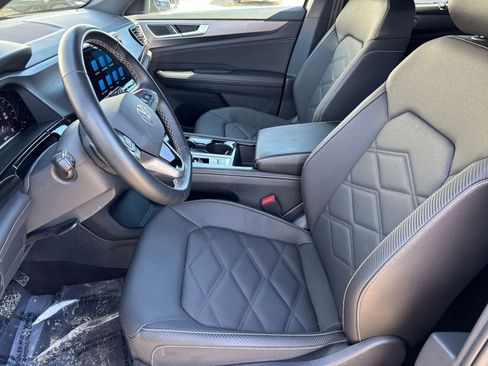 Used 2025 Volkswagen Atlas Cross Sport SE image 30