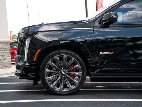 Used 2025 Cadillac Escalade ESV V AWD/4WD image 23