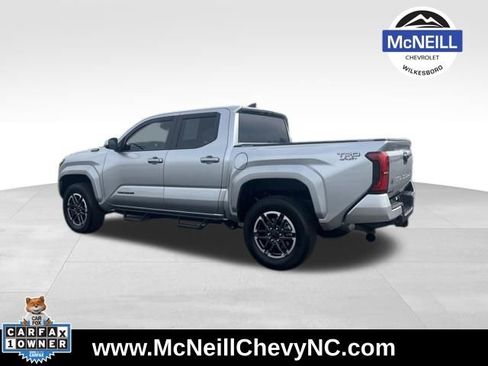 Used 2025 Toyota Tacoma TRD Sport AWD/4WD image 6