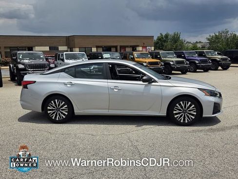 Used 2024 Nissan Altima 2.5 SV FWD image 16