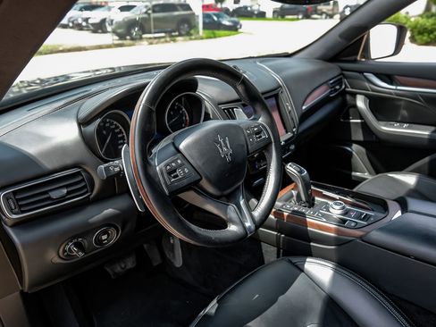 Used 2019 Maserati Levante S GranLusso image 3