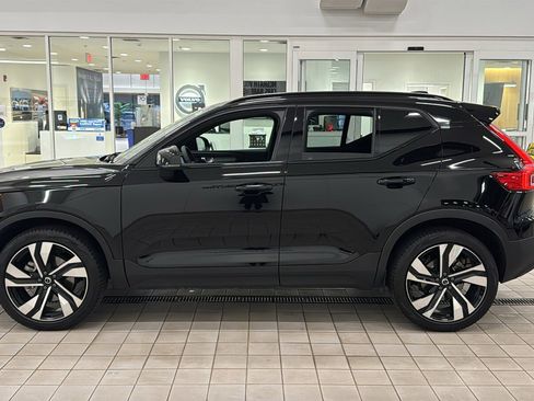 Used 2023 Volvo XC40 B5 Ultimate w/ Climate Package image 8