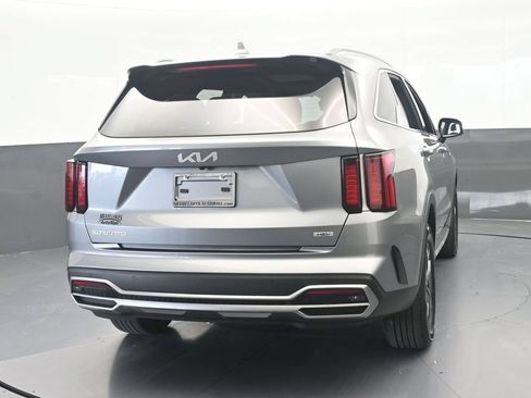 Used 2023 Kia Sorento EX w/ Panoramic Sunroof Package FWD image 5