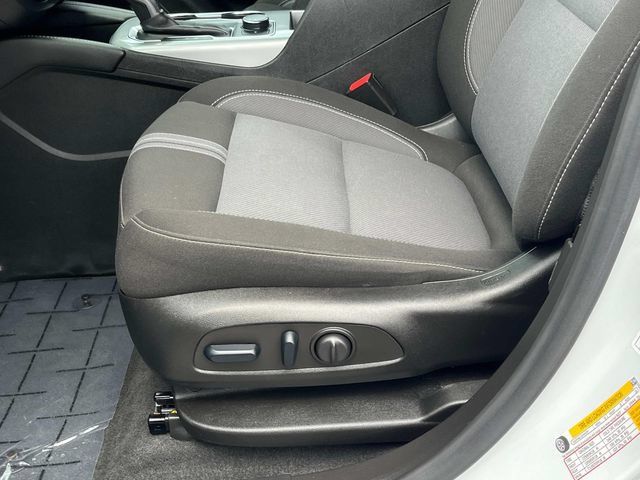 Used 2025 Chevrolet Blazer LT FWD image 25