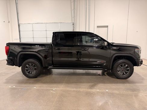 Used 2024 GMC Sierra 1500 AT4X image 4