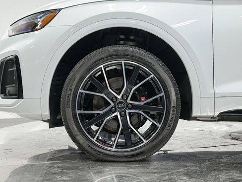 Used 2024 Audi SQ5 Premium Plus w/ Premium Plus Package image 3
