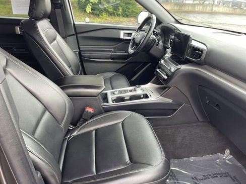 Used 2020 Ford Explorer XLT w/ Equipment Group 202A AWD/4WD image 17