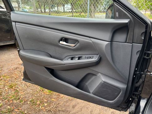 Used 2025 Nissan Sentra SV FWD image 18