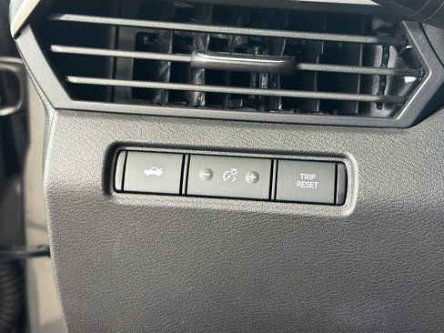 Used 2024 Nissan Altima 2.5 SV FWD image 12